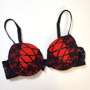 La Senza - Corset style bra - Black and Red lace. Size 32B
